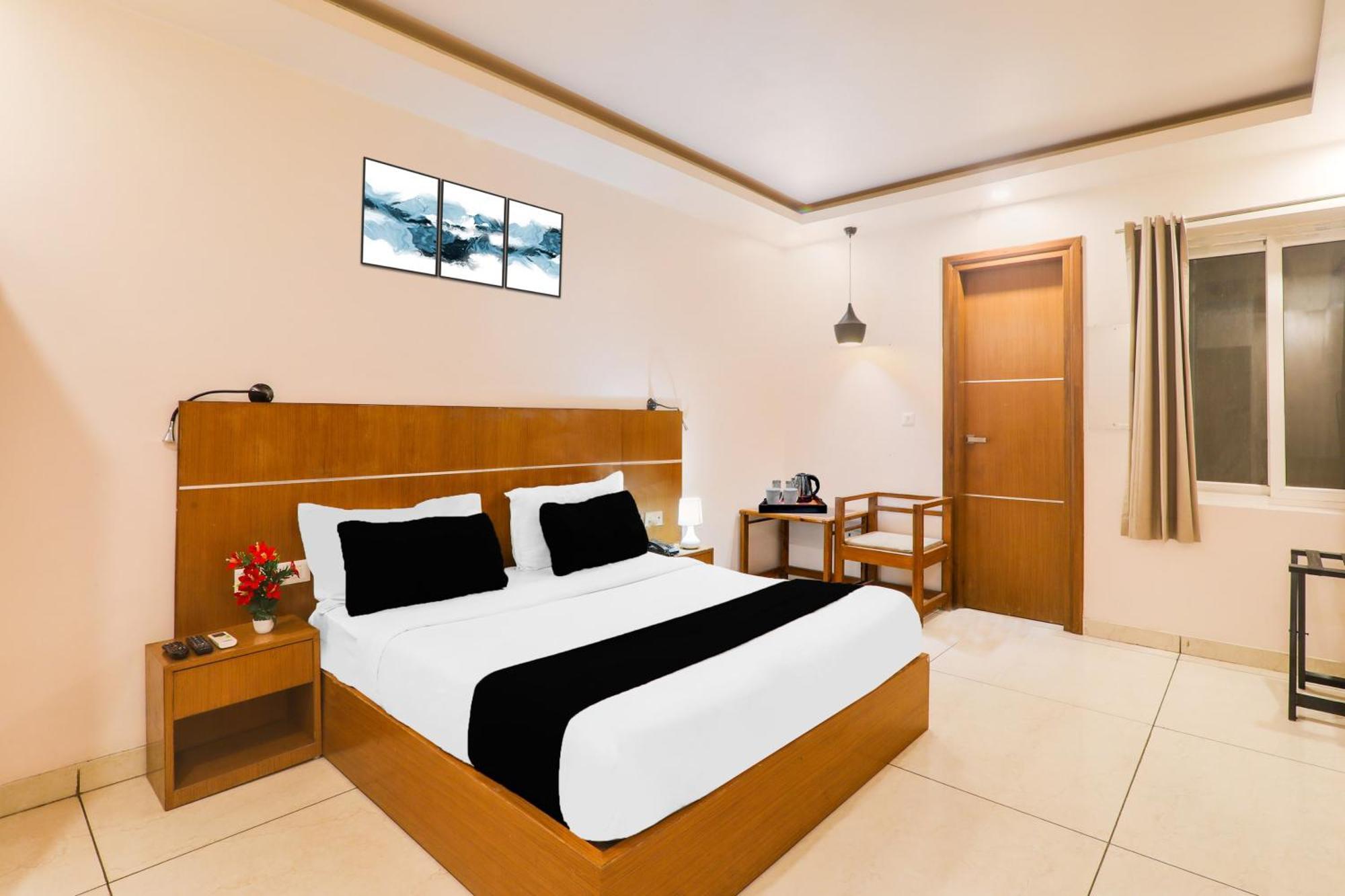 Super Townhouse Viraj Khand Formerly Veridian Inn Chinhat Exterior photo