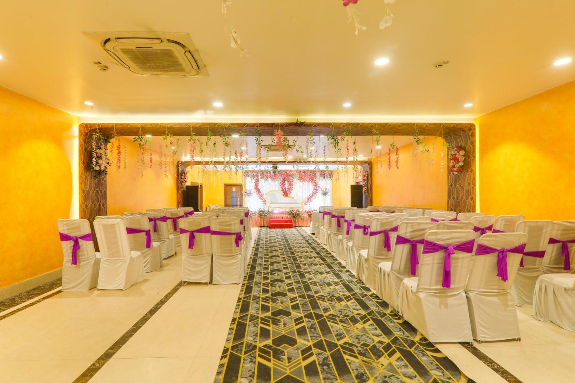Super Townhouse Viraj Khand Formerly Veridian Inn Chinhat Exterior photo