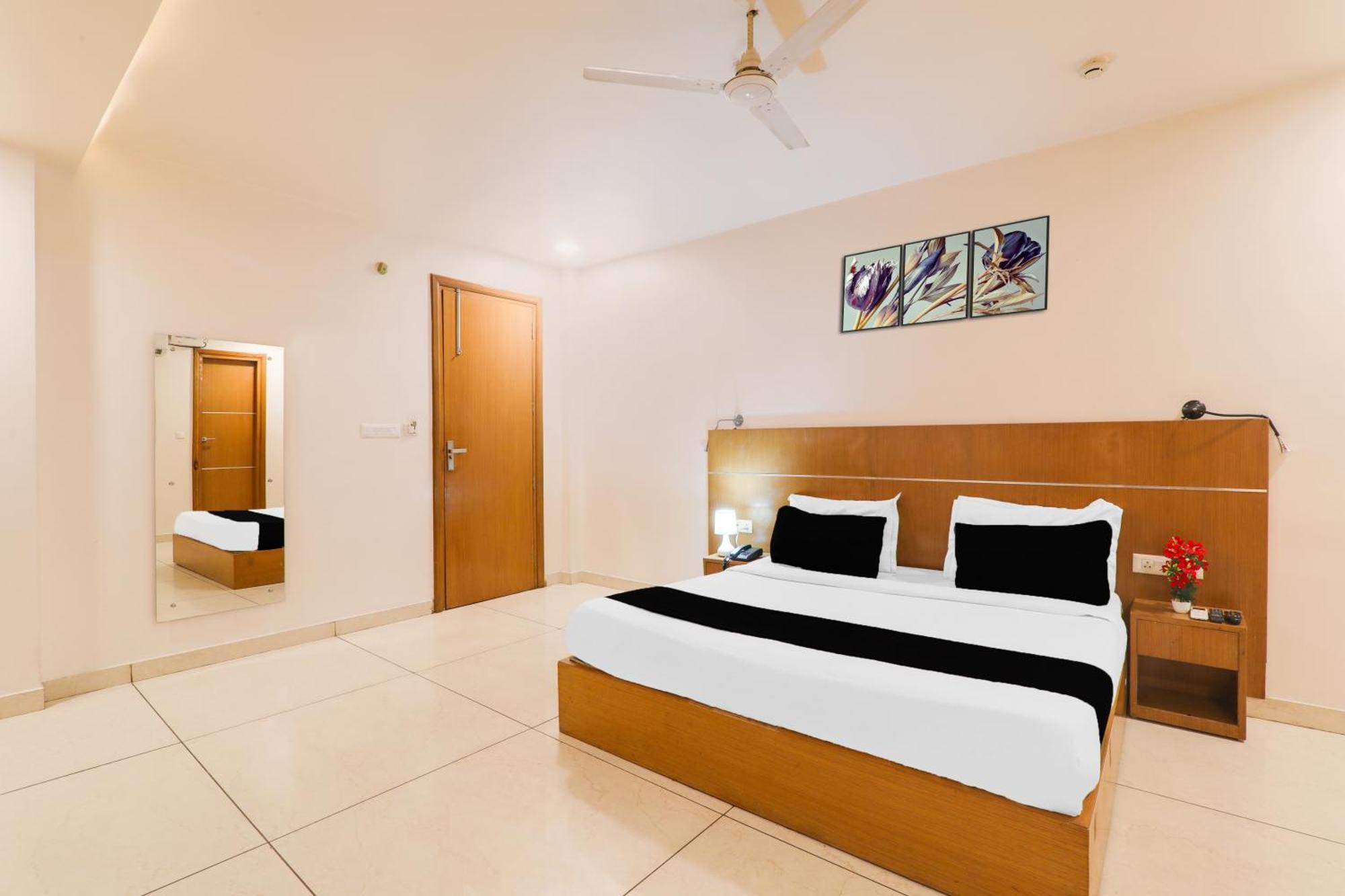 Super Townhouse Viraj Khand Formerly Veridian Inn Chinhat Exterior photo
