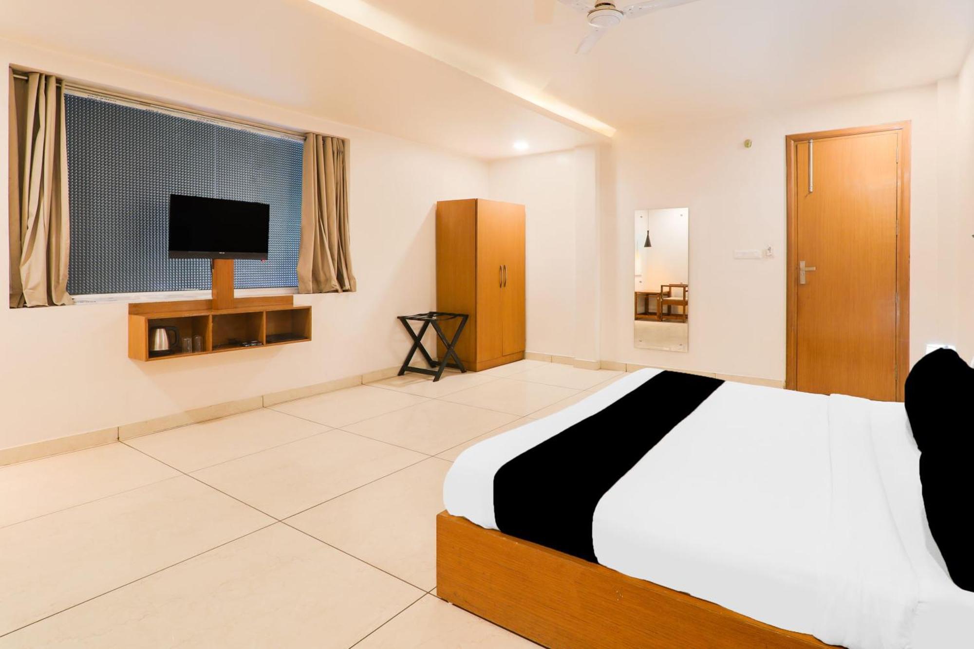 Super Townhouse Viraj Khand Formerly Veridian Inn Chinhat Exterior photo
